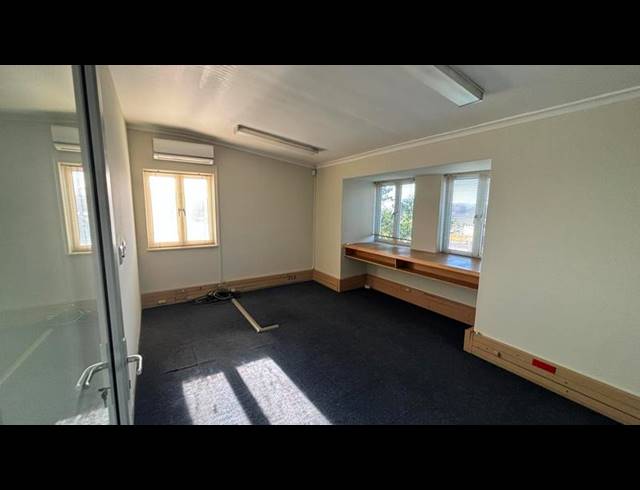 BUSINESS PROPERTY TO RENT IN FORESHORE